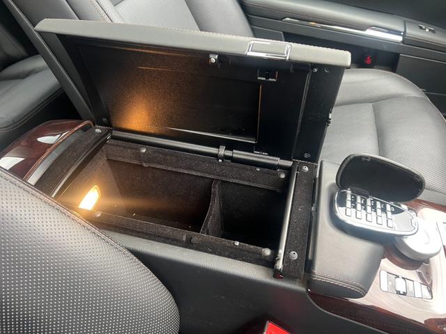 Ｓクラス 　Ｓ５５０　クリアランスソナー　オートクルーズコントロール　ナビ　ＴＶ　アルミホイール　ＡＴ　シートヒーター　スマートキー　電動格納ミラー　パワーシート　エアコン　パワーステアリング　パワーウィンドウ（14枚目）