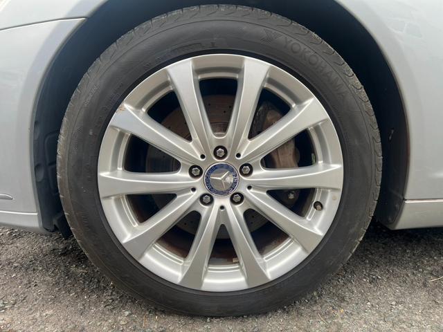 Ｓクラス 　Ｓ５５０　クリアランスソナー　オートクルーズコントロール　ナビ　ＴＶ　アルミホイール　ＡＴ　シートヒーター　スマートキー　電動格納ミラー　パワーシート　エアコン　パワーステアリング　パワーウィンドウ（23枚目）