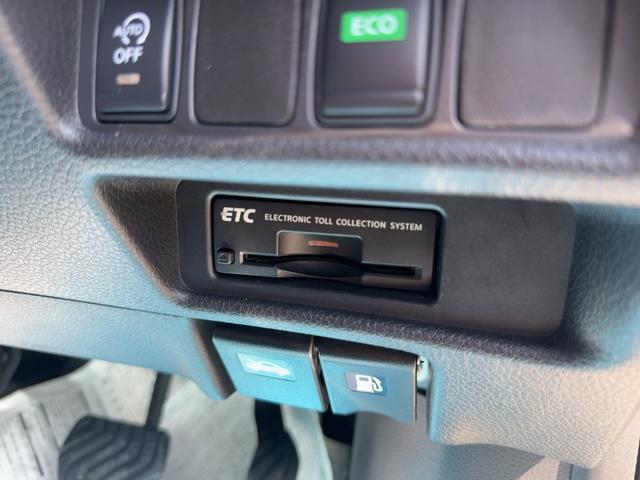 エクストレイル ２０Ｘｔｔ　エマージェンシーブレーキパッケージ　キーフリー　プッシュスタート　純正ナビ　フルセグテレビ　ＣＤＤＶＤ再生　ブルートゥースオーディオ　バックカメラ　アラウンドビューモニター　ＥＴＣ　パワーバックドア　ブレーキサポート（23枚目）