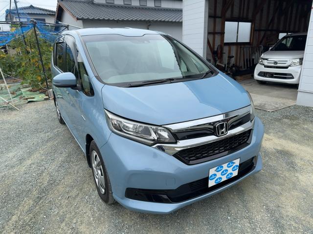 フリードハイブリッド ハイブリッド・Ｇホンダセンシング　キーフリー　プッシュスタート　純正ナビ　フルセグテレビ　ＣＤＤＶＤ再生　ブルートゥースオーディオ　ＥＴＣ　バックカメラ　シートヒーター　両側パワースライドドア　ＬＥＤヘッドライト（4枚目）