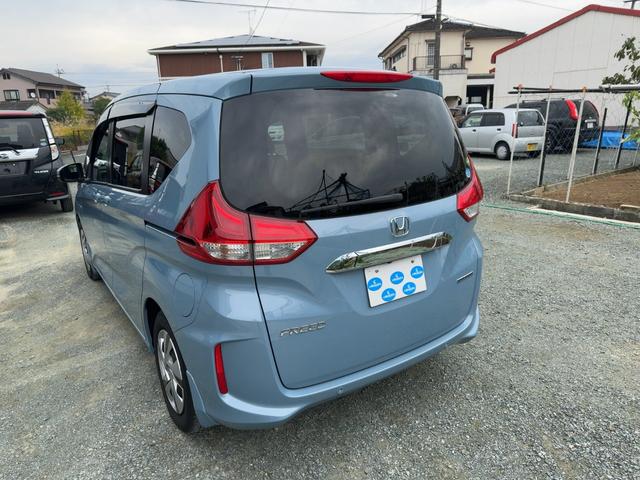 フリードハイブリッド ハイブリッド・Ｇホンダセンシング　キーフリー　プッシュスタート　純正ナビ　フルセグテレビ　ＣＤＤＶＤ再生　ブルートゥースオーディオ　ＥＴＣ　バックカメラ　シートヒーター　両側パワースライドドア　ＬＥＤヘッドライト（7枚目）