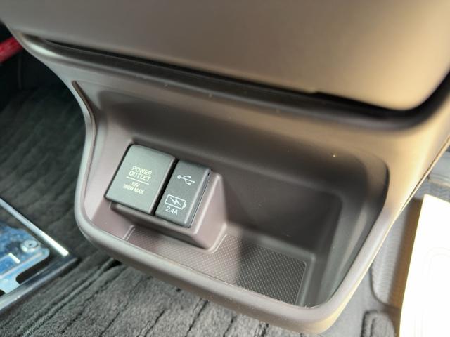 フリードハイブリッド ハイブリッド・Ｇホンダセンシング　キーフリー　プッシュスタート　純正ナビ　フルセグテレビ　ＣＤＤＶＤ再生　ブルートゥースオーディオ　ＥＴＣ　バックカメラ　シートヒーター　両側パワースライドドア　ＬＥＤヘッドライト（23枚目）