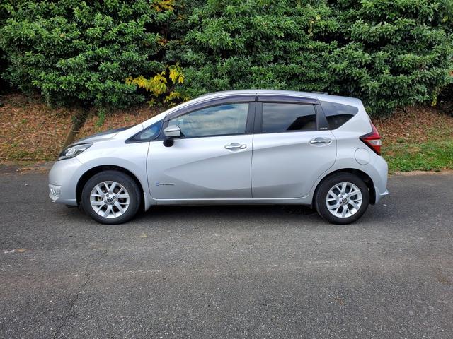 ノート e-パワー X FOUR 4WD エマブレ 純正アルミ(5枚目)