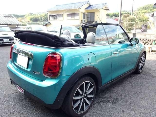 MINI クーパー コンバーチブル クーパー DCT 禁煙 ペット歴無 ホワイトレザー シートヒーター バックカメラ カブリオ限定カリビアンアクア(3枚目)