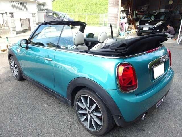 MINI クーパー コンバーチブル クーパー DCT 禁煙 ペット歴無 ホワイトレザー シートヒーター バックカメラ カブリオ限定カリビアンアクア(5枚目)