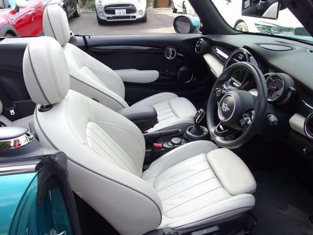 MINI クーパー コンバーチブル クーパー DCT 禁煙 ペット歴無 ホワイトレザー シートヒーター バックカメラ カブリオ限定カリビアンアクア(9枚目)