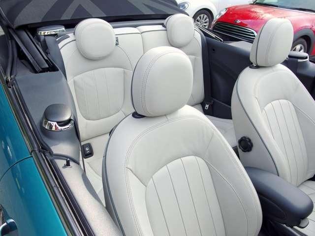 MINI クーパー コンバーチブル クーパー DCT 禁煙 ペット歴無 ホワイトレザー シートヒーター バックカメラ カブリオ限定カリビアンアクア(14枚目)