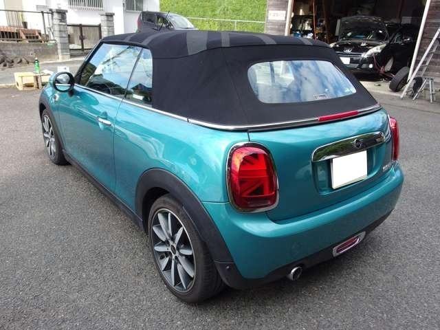 MINI クーパー コンバーチブル クーパー DCT 禁煙 ペット歴無 ホワイトレザー シートヒーター バックカメラ カブリオ限定カリビアンアクア(17枚目)