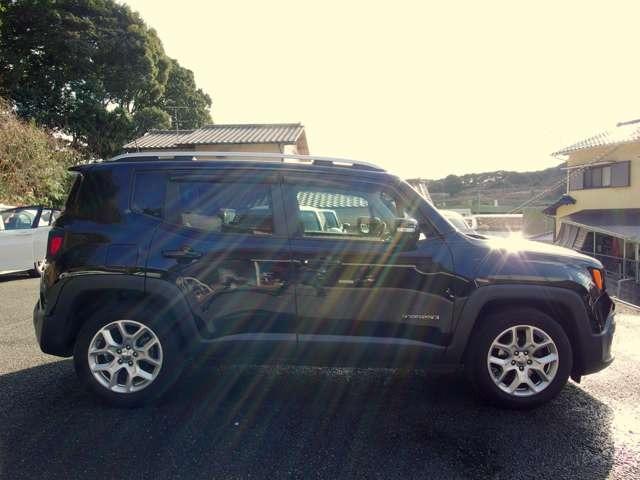 ジープ・レネゲード リミテッド 禁煙 黒レザー 検2年 カープレイ Bカメラ(4枚目)