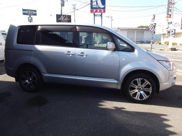 デリカＤ：５ Ｍ　左パワースライドドア　社外ナビ　ブルートゥース　フリップダウンモニター　１８インチアルミホイール　シートカバー（3枚目）