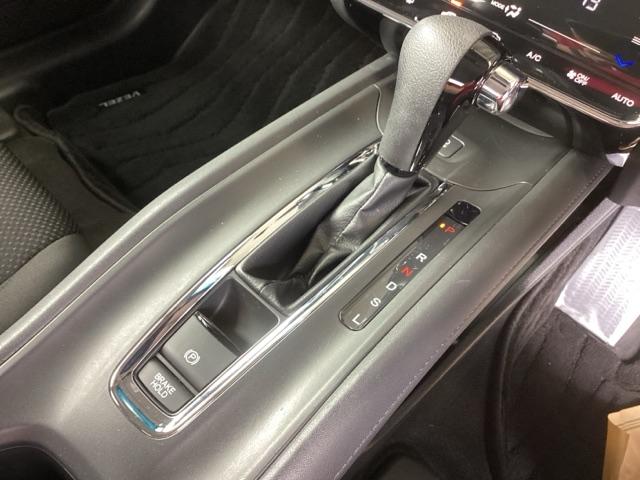 ヴェゼル Ｘ・ホンダセンシング　純正ナビ　フルセグ　リアカメラ　パワステ　衝突被害軽減装置付き　Ｗエアバッグ　リヤカメ　ＬＥＤランプ　Ｄレコ　オートエアコン　ＴＶナビ　サイドカーテンエアバック　クルコン　パワーウインドウ　ＡＢＳ（15枚目）
