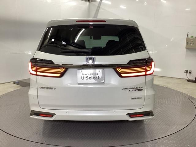 オデッセイハイブリッド ｅ：ＨＥＶアブソルート・ＥＸブラックエディション　メモリーナビ　ドラレコ　ＥＴＣ　リアカメラ　ハンズフリーパワーテールゲート　バックモニター　マルチビューモニター　ＶＳＡ　サイドエアバック　フルオートエアコン　フルセグテレビ　レーダーブレーキ　ＤＶＤ（9枚目）