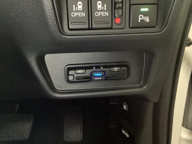 オデッセイハイブリッド ｅ：ＨＥＶアブソルート・ＥＸブラックエディション　メモリーナビ　ドラレコ　ＥＴＣ　リアカメラ　ハンズフリーパワーテールゲート　バックモニター　マルチビューモニター　ＶＳＡ　サイドエアバック　フルオートエアコン　フルセグテレビ　レーダーブレーキ　ＤＶＤ（14枚目）