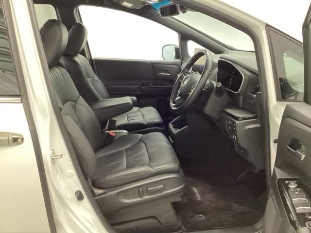 オデッセイハイブリッド ｅ：ＨＥＶアブソルート・ＥＸブラックエディション　メモリーナビ　ドラレコ　ＥＴＣ　リアカメラ　ハンズフリーパワーテールゲート　バックモニター　マルチビューモニター　ＶＳＡ　サイドエアバック　フルオートエアコン　フルセグテレビ　レーダーブレーキ　ＤＶＤ（16枚目）