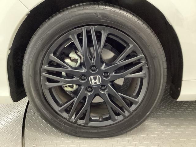 オデッセイハイブリッド ｅ：ＨＥＶアブソルート・ＥＸブラックエディション　メモリーナビ　ドラレコ　ＥＴＣ　リアカメラ　ハンズフリーパワーテールゲート　バックモニター　マルチビューモニター　ＶＳＡ　サイドエアバック　フルオートエアコン　フルセグテレビ　レーダーブレーキ　ＤＶＤ（19枚目）