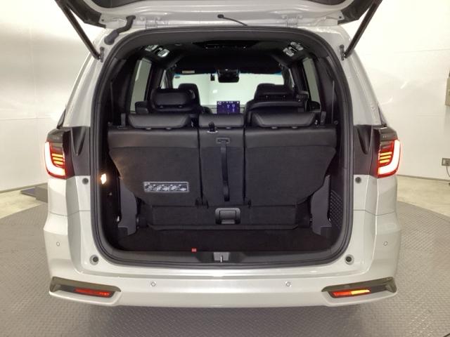 オデッセイハイブリッド ｅ：ＨＥＶアブソルート・ＥＸブラックエディション　メモリーナビ　ドラレコ　ＥＴＣ　リアカメラ　ハンズフリーパワーテールゲート　バックモニター　マルチビューモニター　ＶＳＡ　サイドエアバック　フルオートエアコン　フルセグテレビ　レーダーブレーキ　ＤＶＤ（23枚目）