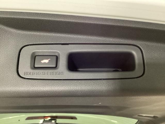 オデッセイハイブリッド ｅ：ＨＥＶアブソルート・ＥＸブラックエディション　メモリーナビ　ドラレコ　ＥＴＣ　リアカメラ　ハンズフリーパワーテールゲート　バックモニター　マルチビューモニター　ＶＳＡ　サイドエアバック　フルオートエアコン　フルセグテレビ　レーダーブレーキ　ＤＶＤ（25枚目）