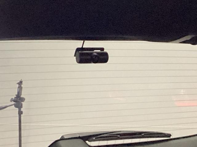 オデッセイハイブリッド ｅ：ＨＥＶアブソルート・ＥＸブラックエディション　メモリーナビ　ドラレコ　ＥＴＣ　リアカメラ　ハンズフリーパワーテールゲート　バックモニター　マルチビューモニター　ＶＳＡ　サイドエアバック　フルオートエアコン　フルセグテレビ　レーダーブレーキ　ＤＶＤ（27枚目）