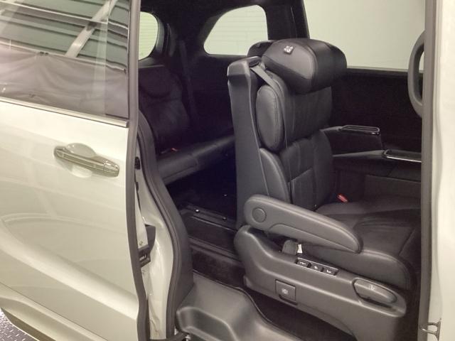 オデッセイハイブリッド ｅ：ＨＥＶアブソルート・ＥＸブラックエディション　メモリーナビ　ドラレコ　ＥＴＣ　リアカメラ　ハンズフリーパワーテールゲート　バックモニター　マルチビューモニター　ＶＳＡ　サイドエアバック　フルオートエアコン　フルセグテレビ　レーダーブレーキ　ＤＶＤ（28枚目）