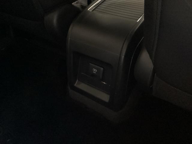 オデッセイハイブリッド ｅ：ＨＥＶアブソルート・ＥＸブラックエディション　メモリーナビ　ドラレコ　ＥＴＣ　リアカメラ　ハンズフリーパワーテールゲート　バックモニター　マルチビューモニター　ＶＳＡ　サイドエアバック　フルオートエアコン　フルセグテレビ　レーダーブレーキ　ＤＶＤ（31枚目）