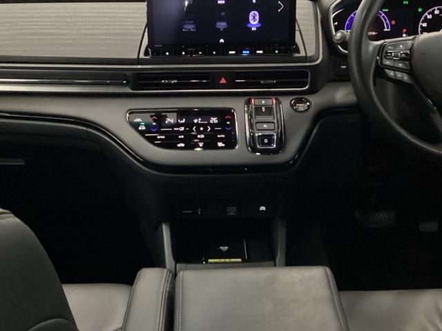 オデッセイハイブリッド ｅ：ＨＥＶアブソルート・ＥＸブラックエディション　メモリーナビ　ドラレコ　ＥＴＣ　リアカメラ　ハンズフリーパワーテールゲート　バックモニター　マルチビューモニター　ＶＳＡ　サイドエアバック　フルオートエアコン　フルセグテレビ　レーダーブレーキ　ＤＶＤ（35枚目）