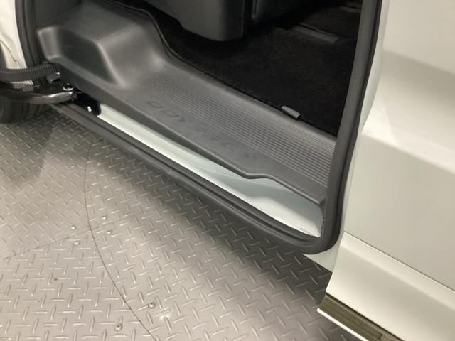 オデッセイハイブリッド ｅ：ＨＥＶアブソルート・ＥＸブラックエディション　メモリーナビ　ドラレコ　ＥＴＣ　リアカメラ　ハンズフリーパワーテールゲート　バックモニター　マルチビューモニター　ＶＳＡ　サイドエアバック　フルオートエアコン　フルセグテレビ　レーダーブレーキ　ＤＶＤ（37枚目）