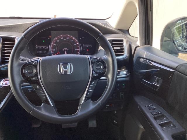 手になじむ感覚のステアリングです。さわり心地、デザイン性、操作性にこだわったアイテムです。