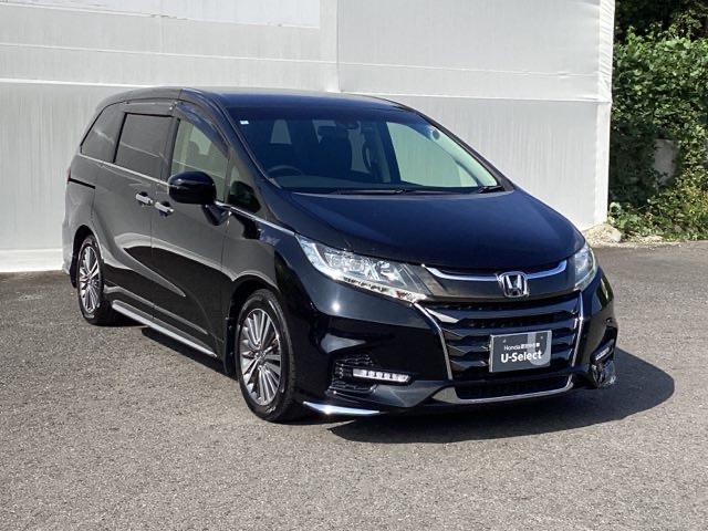 狭い駐車場でも、スライドドアならチャイルドシートへのお子さまの乗降や荷物の積載もスムーズ。とても便利な【両側電動スライドドア】ドアハンドを少し引くだけでリアドアが自動開閉します。