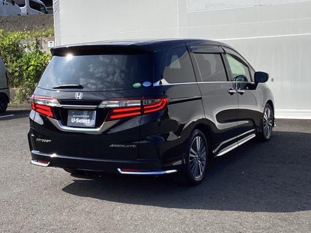 リアはプライバシーガラス付です。見た目もかっこいいですよね。また、太陽光を防ぐので冷房の効きを良くする効果もあるんです。エアコンを控えめにすれば燃費向上も見込めますよ。