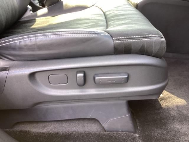 シート位置や角度を電動できめ細かに調整可能な【パワーシート】