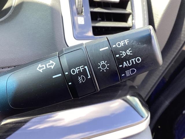 【オートライト（ＡＵＴＯ）】外の明るさをシステムが感知して、自動でヘッドライトが点灯します！ヘッドライトをつけ忘れを防ぐ便利機能です