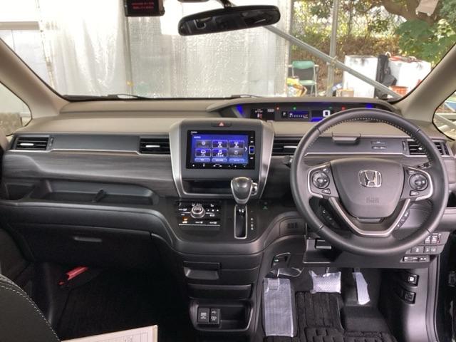 フリード Ｇ・ホンダセンシング　純正ナビ　フルセグ　リアカメラ　Ｆセグ　追突被害軽減ブレーキ　ｉストップ　Ｗエアバッグ　パワーウィンドウ　アクティブクルーズコントロール　スマートキ　カラーバックモニター　ＶＳＡ　エアコン　キーレス（3枚目）