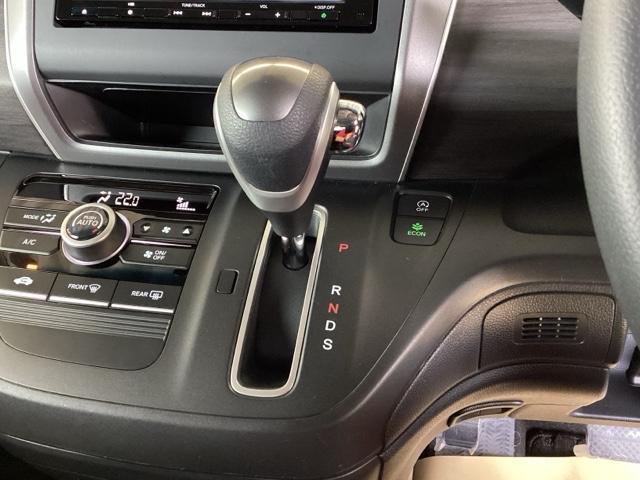 フリード Ｇ・ホンダセンシング　純正ナビ　フルセグ　リアカメラ　Ｆセグ　追突被害軽減ブレーキ　ｉストップ　Ｗエアバッグ　パワーウィンドウ　アクティブクルーズコントロール　スマートキ　カラーバックモニター　ＶＳＡ　エアコン　キーレス（14枚目）