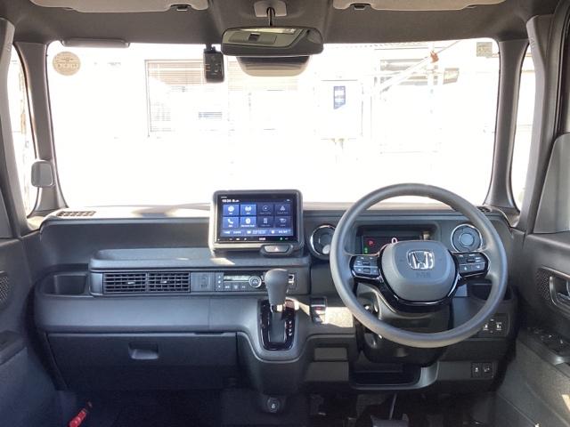 Ｎ－ＢＯＸカスタム ベースグレード　ディスプレイオーディオ　ドラレコ　リアカメラ　Ｗ電動ドア　ＵＳＢ接続　ＣＭＢＳ　Ｄレコ　禁煙　ベンチシート　オートエアコン　スマートキ　ＬＥＤ　クルコン　バックカメラ　パワーステアリング　エアバッグ（2枚目）