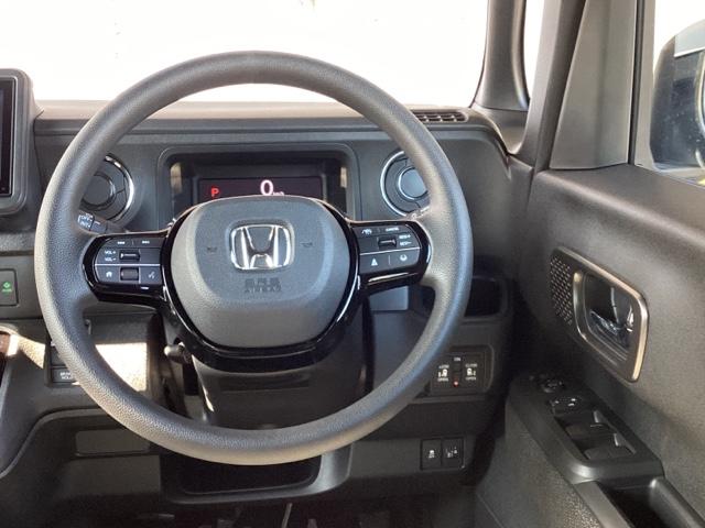 Ｎ－ＢＯＸカスタム ベースグレード　ディスプレイオーディオ　ドラレコ　リアカメラ　Ｗ電動ドア　ＵＳＢ接続　ＣＭＢＳ　Ｄレコ　禁煙　ベンチシート　オートエアコン　スマートキ　ＬＥＤ　クルコン　バックカメラ　パワーステアリング　エアバッグ（3枚目）