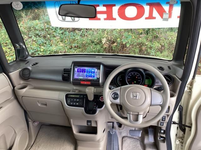 ご覧のように、視界が広く運転しやすいように設計されています。また、プラズマクラスター技術搭載フルオートエアコンで快適です。