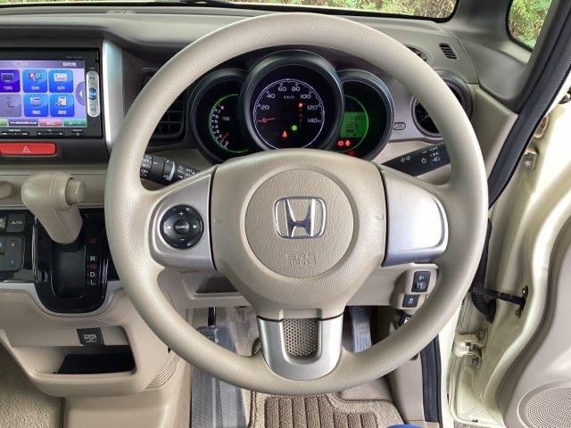 操作しやすいステアリングホイールです１