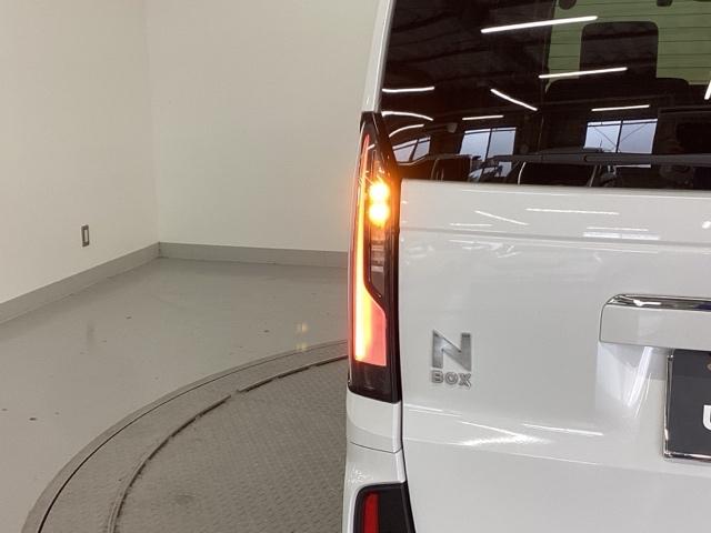 N-BOXカスタム ターボ 純正ナビ フルセグ リアカメラ イモビライザー 衝突被害軽減 フロントカメラ サイドカメラ ベンチシート キーフリー Pセンサー ESC パワステ DVD再生 両席エアバック サイドエアバッグ Bカメ(37枚目)