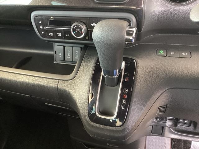 Ｎ－ＢＯＸカスタム Ｇ・Ｌホンダセンシング　純正ナビ　フルセグ　リアカメラ　助手席エアバッグ　キーレス　シートＨ　アイドリングＳＴ　セキュリティーアラーム　スマ－トキ－　ＥＴＣ　前車追従機能　サイドエアバッグ　ＬＥＤヘッドライト　ＵＳＢ　ＶＳＡ（14枚目）