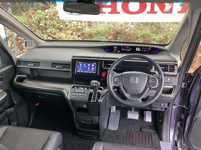 ステップワゴンスパーダ スパーダ・クールスピリット　メモリーナビ　ＥＴＣ　リアカメラ　シートＨ　追突軽減ブレーキ　スマキー　Ｂカメ　フルセグテレビ　盗難防止システム　サイドエアバック　ナビＴＶ　アクティブクルーズコントロール　キーフリー　エアバッグ（2枚目）