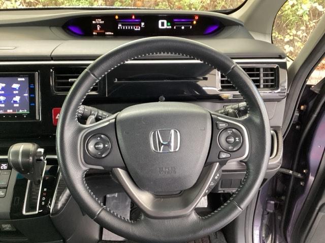 ステップワゴンスパーダ スパーダ・クールスピリット　メモリーナビ　ＥＴＣ　リアカメラ　シートＨ　追突軽減ブレーキ　スマキー　Ｂカメ　フルセグテレビ　盗難防止システム　サイドエアバック　ナビＴＶ　アクティブクルーズコントロール　キーフリー　エアバッグ（3枚目）