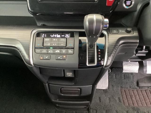 ステップワゴンスパーダ スパーダ・クールスピリット　メモリーナビ　ＥＴＣ　リアカメラ　シートＨ　追突軽減ブレーキ　スマキー　Ｂカメ　フルセグテレビ　盗難防止システム　サイドエアバック　ナビＴＶ　アクティブクルーズコントロール　キーフリー　エアバッグ（14枚目）