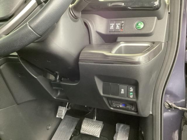 ステップワゴンスパーダ スパーダ・クールスピリット　メモリーナビ　ＥＴＣ　リアカメラ　シートＨ　追突軽減ブレーキ　スマキー　Ｂカメ　フルセグテレビ　盗難防止システム　サイドエアバック　ナビＴＶ　アクティブクルーズコントロール　キーフリー　エアバッグ（15枚目）