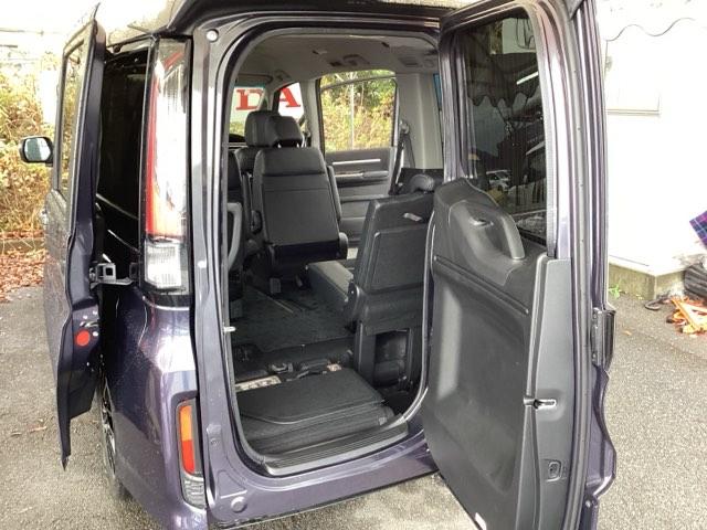 ステップワゴンスパーダ スパーダ・クールスピリット　メモリーナビ　ＥＴＣ　リアカメラ　シートＨ　追突軽減ブレーキ　スマキー　Ｂカメ　フルセグテレビ　盗難防止システム　サイドエアバック　ナビＴＶ　アクティブクルーズコントロール　キーフリー　エアバッグ（35枚目）