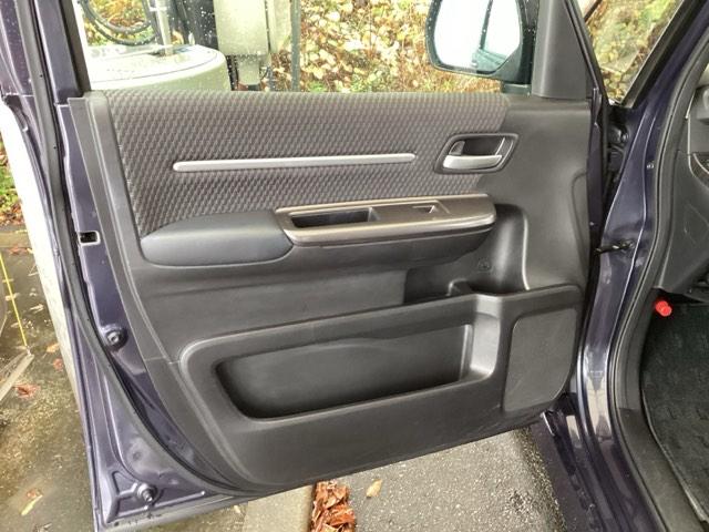 ステップワゴンスパーダ スパーダ・クールスピリット　メモリーナビ　ＥＴＣ　リアカメラ　シートＨ　追突軽減ブレーキ　スマキー　Ｂカメ　フルセグテレビ　盗難防止システム　サイドエアバック　ナビＴＶ　アクティブクルーズコントロール　キーフリー　エアバッグ（37枚目）