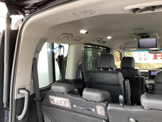 ステップワゴンスパーダ スパーダ・クールスピリット　メモリーナビ　ＥＴＣ　リアカメラ　シートＨ　追突軽減ブレーキ　スマキー　Ｂカメ　フルセグテレビ　盗難防止システム　サイドエアバック　ナビＴＶ　アクティブクルーズコントロール　キーフリー　エアバッグ（65枚目）