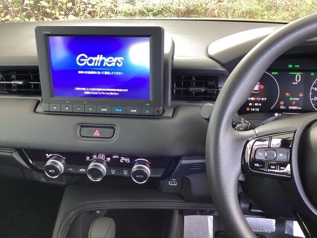 ヴェゼル ｅ：ＨＥＶＸ　純正メモリーナビ　ドラレコ　リアカメラ　前後障害物センサー　ＡＡＣ　イモビライザー　スマ－トキ－　誤発進抑制　ＰＷ　クルコン　ＥＳＣ　ＥＴＣ装備　キーフリー　ＬＥＤヘッドランプ　ナビＴＶ　ＤＶＤ再生可（3枚目）