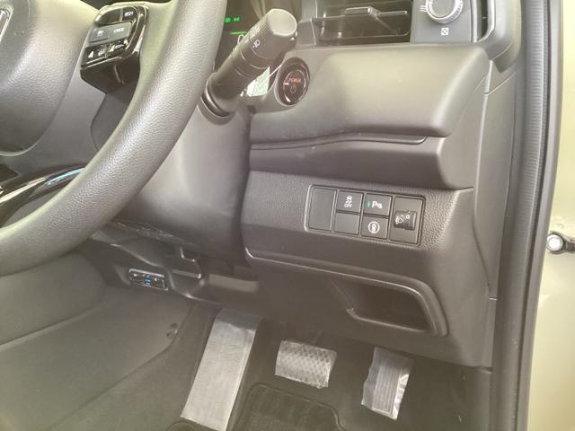 ヴェゼル ｅ：ＨＥＶＸ　純正メモリーナビ　ドラレコ　リアカメラ　前後障害物センサー　ＡＡＣ　イモビライザー　スマ－トキ－　誤発進抑制　ＰＷ　クルコン　ＥＳＣ　ＥＴＣ装備　キーフリー　ＬＥＤヘッドランプ　ナビＴＶ　ＤＶＤ再生可（15枚目）