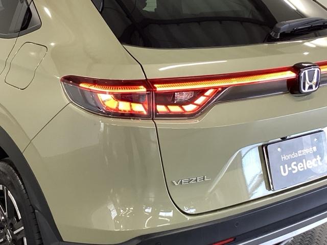 ヴェゼル ｅ：ＨＥＶＸ　純正メモリーナビ　ドラレコ　リアカメラ　前後障害物センサー　ＡＡＣ　イモビライザー　スマ－トキ－　誤発進抑制　ＰＷ　クルコン　ＥＳＣ　ＥＴＣ装備　キーフリー　ＬＥＤヘッドランプ　ナビＴＶ　ＤＶＤ再生可（28枚目）