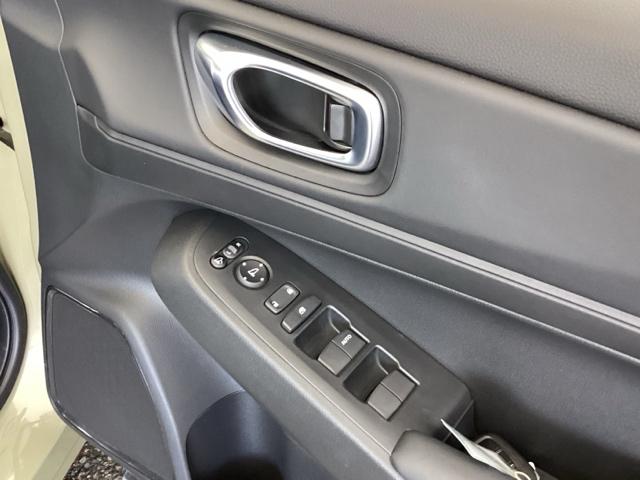 ヴェゼル ｅ：ＨＥＶＸ　純正メモリーナビ　ドラレコ　リアカメラ　前後障害物センサー　ＡＡＣ　イモビライザー　スマ－トキ－　誤発進抑制　ＰＷ　クルコン　ＥＳＣ　ＥＴＣ装備　キーフリー　ＬＥＤヘッドランプ　ナビＴＶ　ＤＶＤ再生可（52枚目）